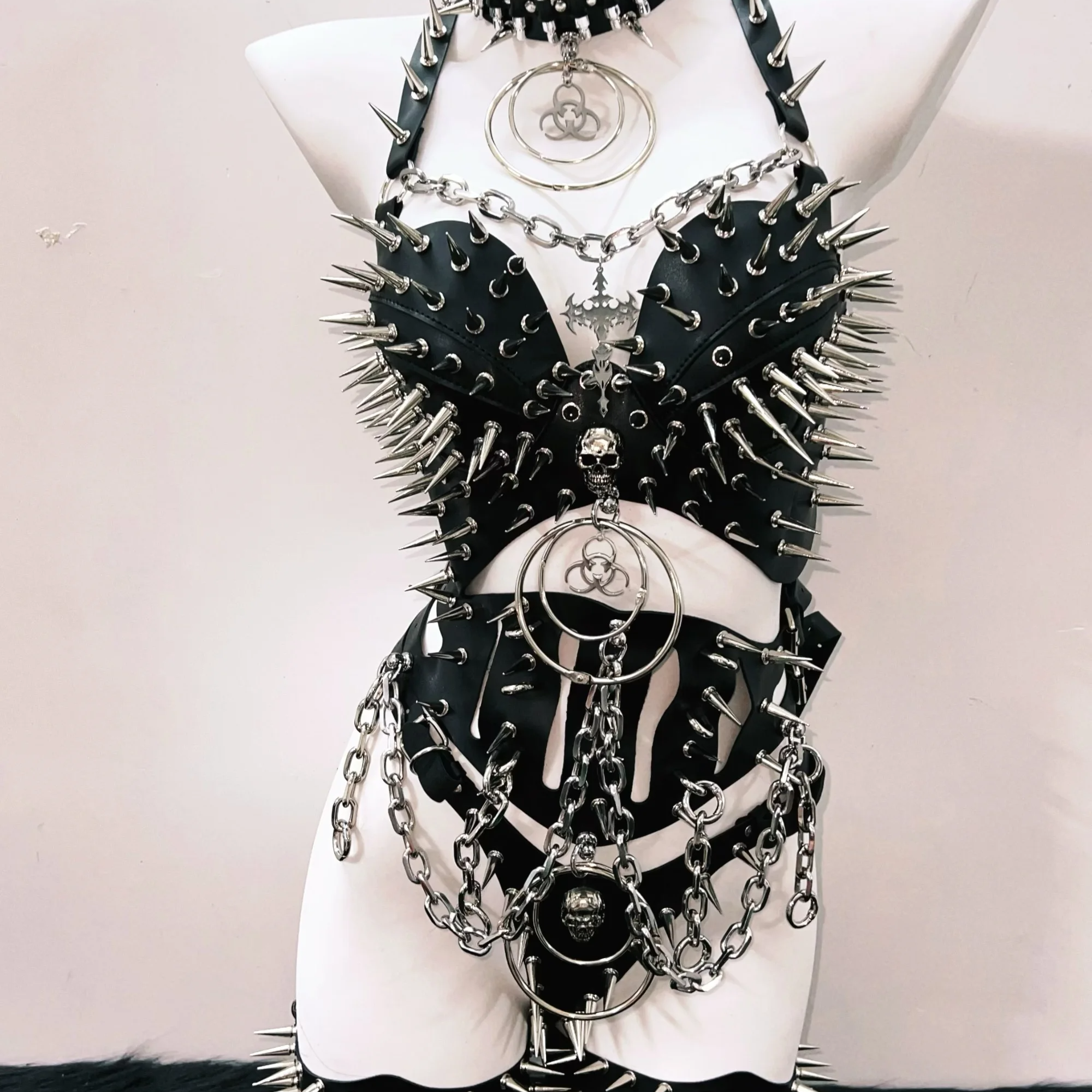 Y2K Grunge Halter Top & Rivet O-Ring Metal Chain Cargo Pants Set - Aesthetic Outfit