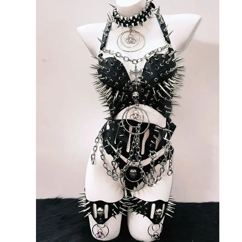 Y2K Grunge Halter Top & Rivet O-Ring Metal Chain Cargo Pants Set - Aesthetic Outfit