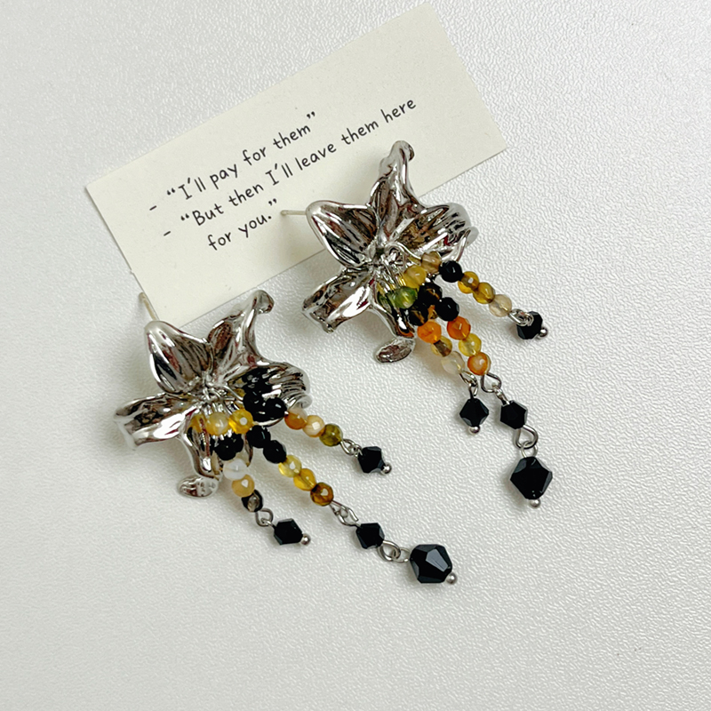 2023 New Chinese-Style Romantic Metal Sweetheart Lily Flower Beaded Necklace with Retro Tassel Clavicle Chain