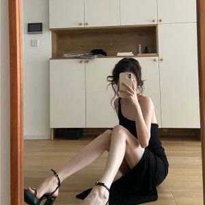 2024 New Style Square-Toe Open-Toe High-Heeled Sandals for Women, Waterproof Platform, Thick Heel, Versatile One-Strap Buckle
