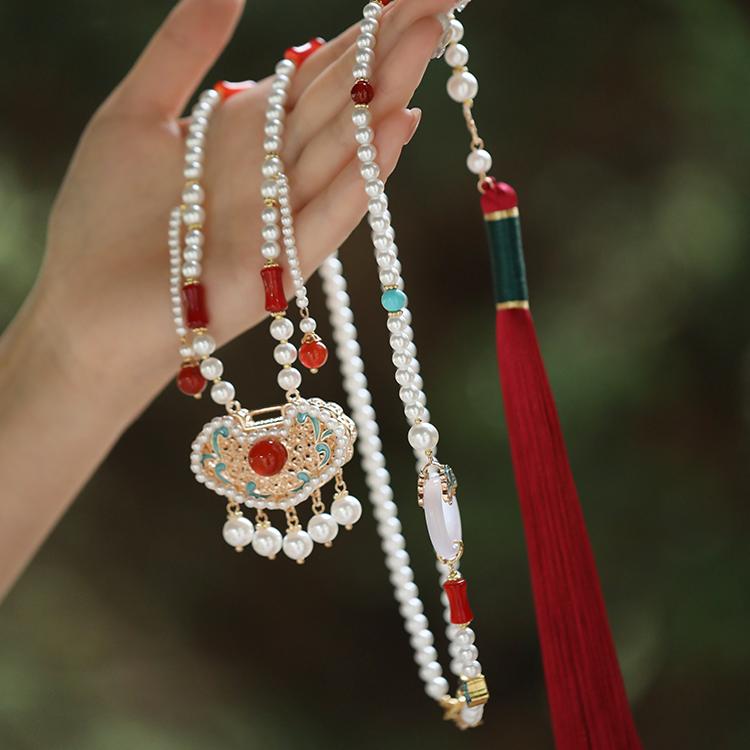 2024 Women's Ancient Style Long Tassel Necklace with Yingluo Pendant, Boho Horse Face Skirt, National Ethnic Accessories