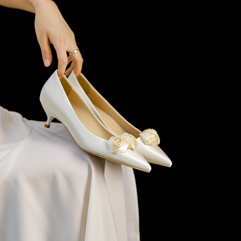 2025 French-Style White Bridal Shoes for Women, Low-Heeled Comfortable Wedding Shoes with Niche High-End Feel for Everyday Wear