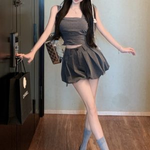 2025 Stylish Women's Suit Vest and Pumpkin Wide-Leg Shorts Set for Petite Individuals - High-End Fashion