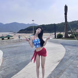 2025 Summer Women's Sexy Printed Camisole - Slim Sleeveless Short Strap Top in European and American Style