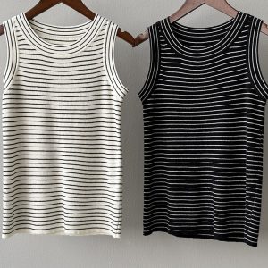 2025 Summer Women's Slim Fit Round Neck Knitted Tank Top, Sleeveless Flattering Base Layer for Stylish Outerwear
