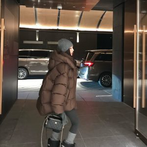 90% White Duck Down Cloud Zero Pressure Hooded Long Knee-Length Winter Down Jacket for Women