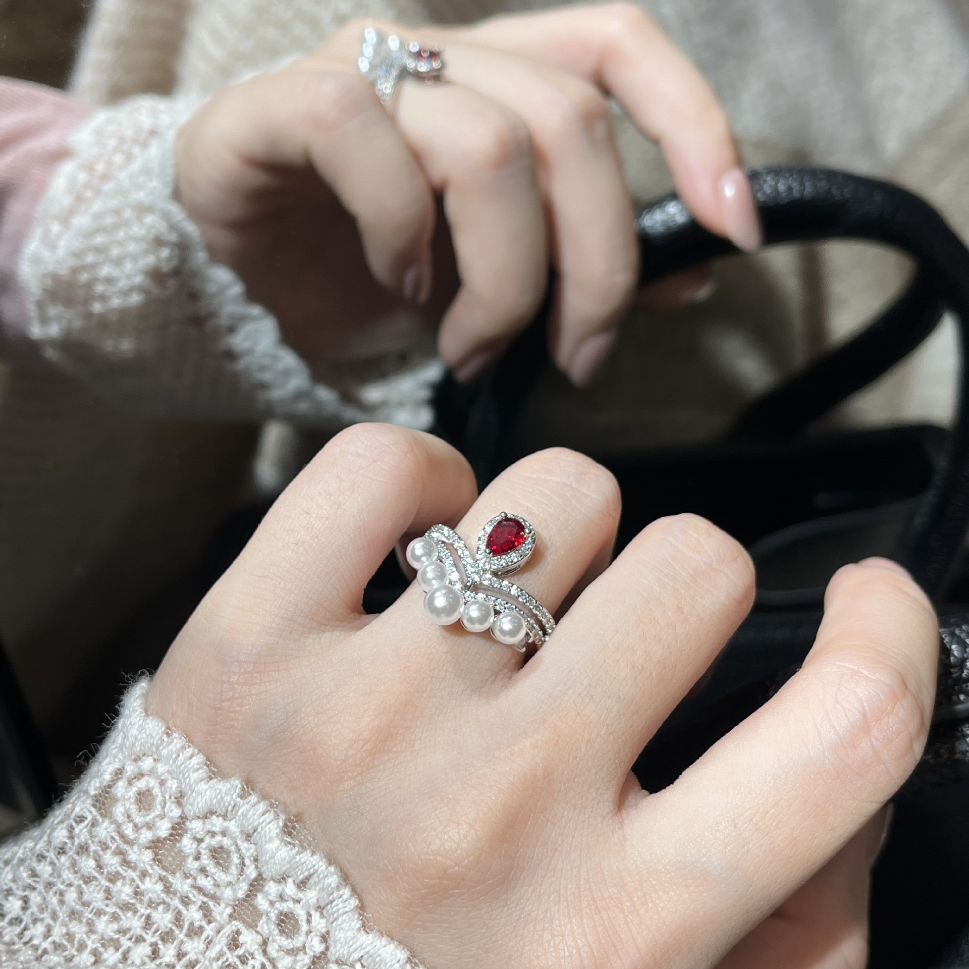 Adjustable Diamond-Studded Crown Pearl Ring for Women - Elegant Light Luxury Niche Design, Versatile Open Finger Style