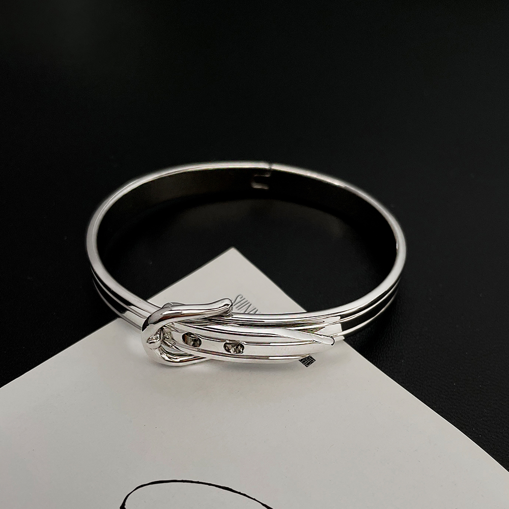 Adjustable High-End Women's Bracelet - Minimalist Cool Style with Belt Buckle Design for Summer Fashion