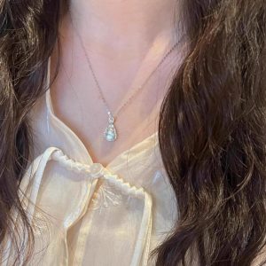 Adjustable Pure Silver Gourd Pendant Necklace with Snowflake Design - Elegant Light Luxury Accessory