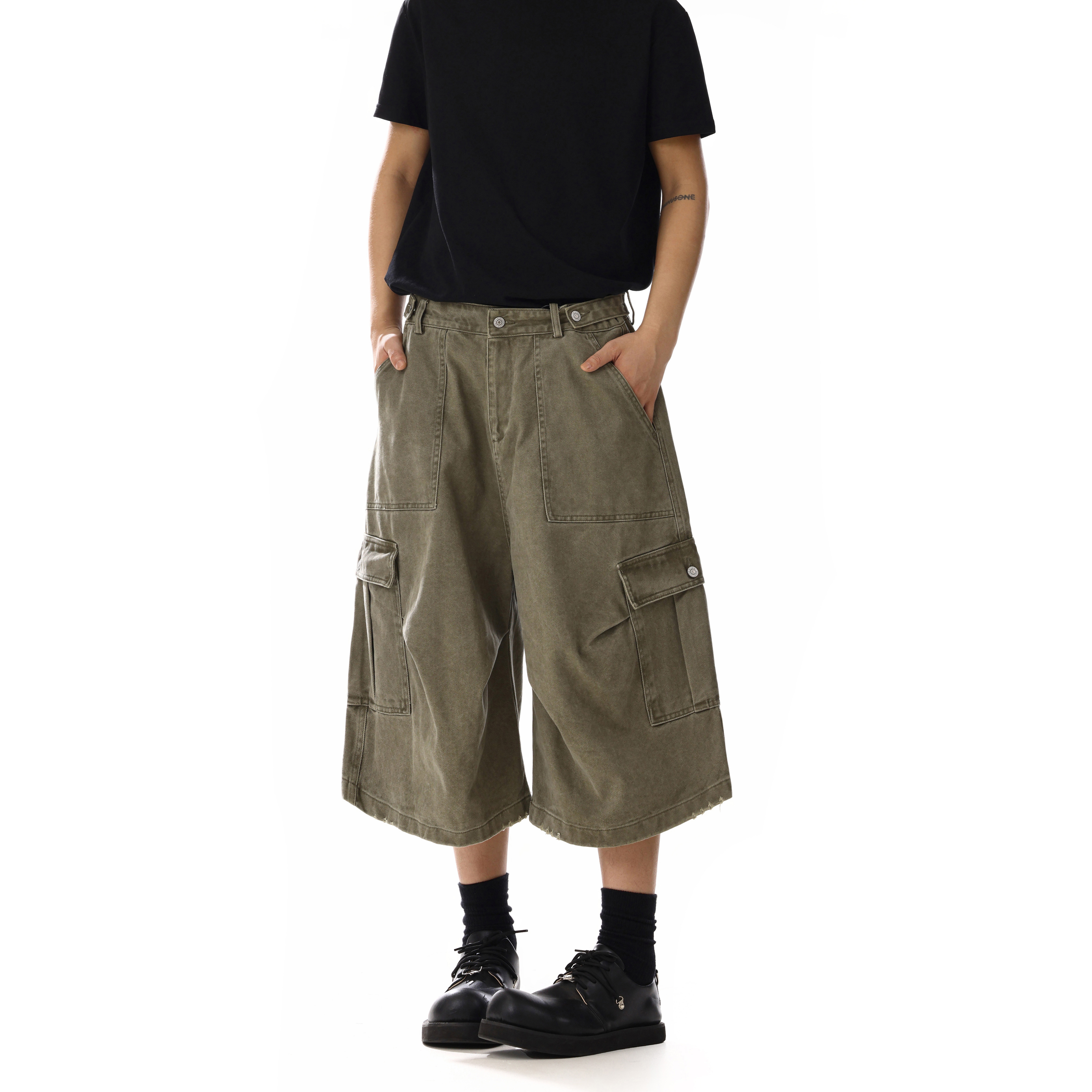 American Retro Army Green Denim Shorts for Men & Women - Pleated, Multi-Pocket, Versatile Loose-Fit Cropped Workwear