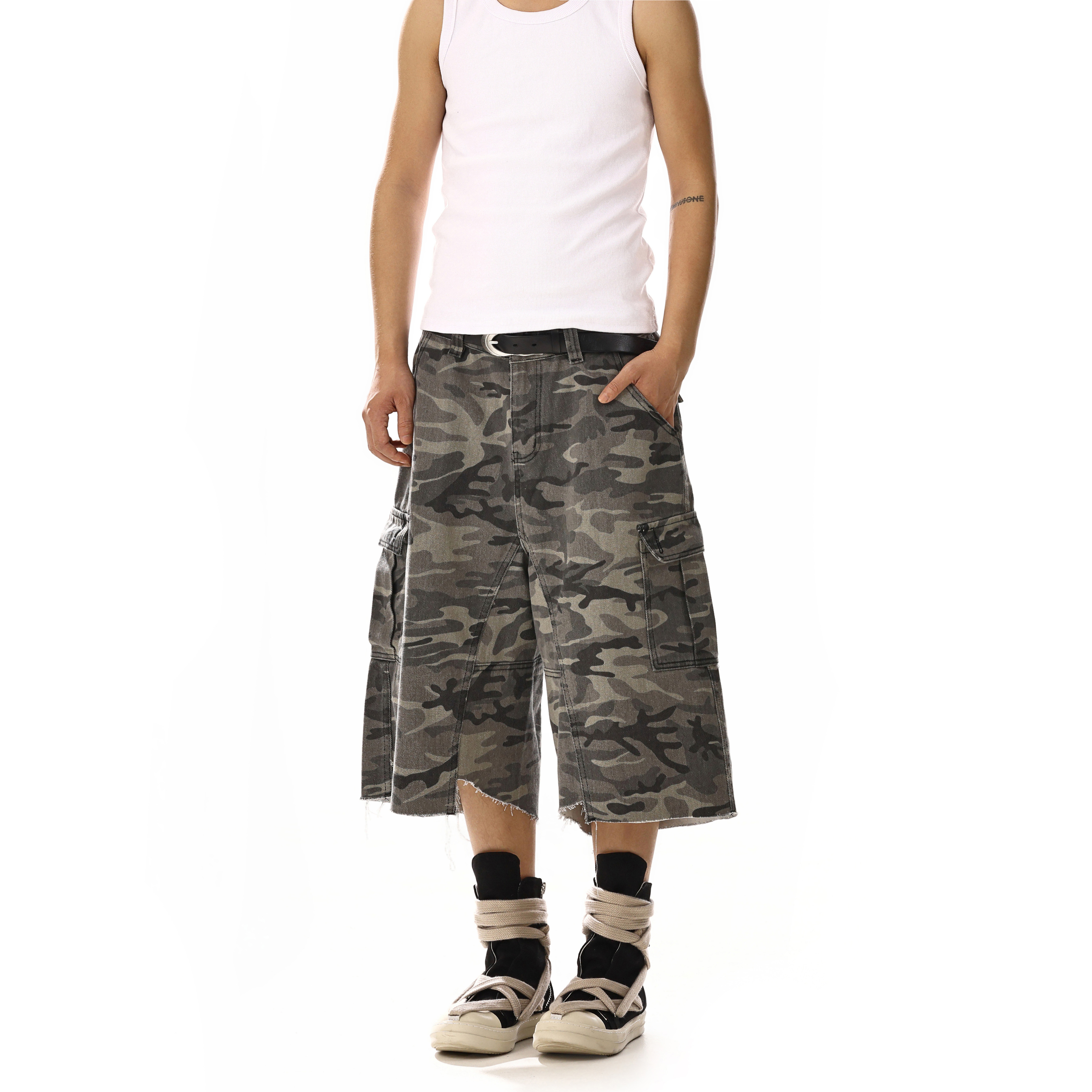 American Retro Camouflage Denim Shorts for Men & Women - Multi-Pocket, High Street Loose Wide-Leg Workwear Style