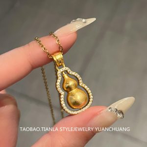 Ancient-Style Sand Gold Gourd Necklace for Women, High-End Light Luxury Pendant, Niche Design Clavicle Chain Gift
