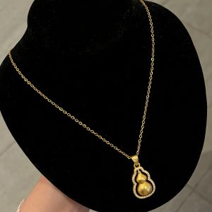 Ancient-Style Sand Gold Gourd Necklace for Women, High-End Light Luxury Pendant, Niche Design Clavicle Chain Gift