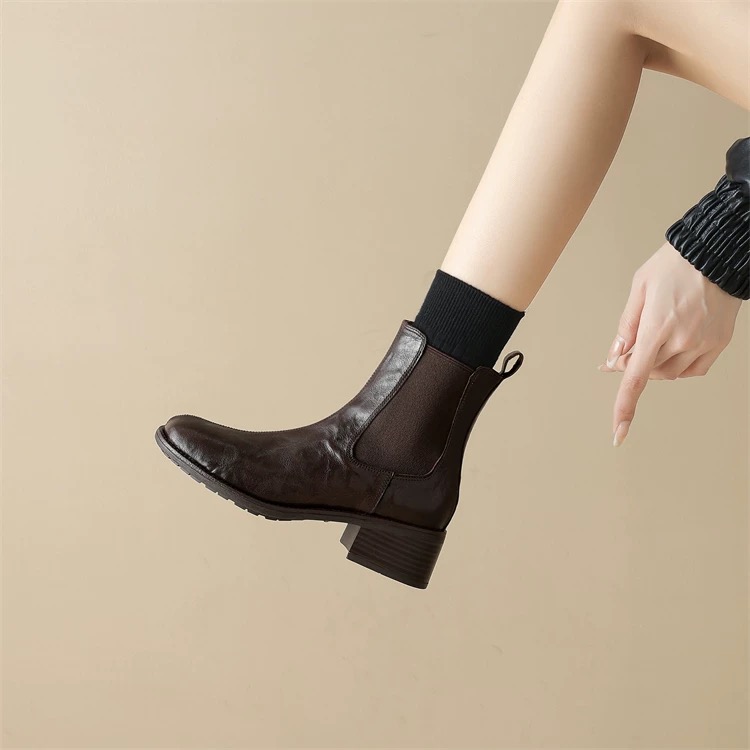 Autumn/Winter Women's Low-Heeled Round-Toe Genuine Leather Chelsea Boots - Black Elastic Martin Short Booties