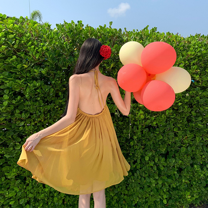Backless Halter Chiffon Dress - Petite Beachside Short Skirt for Hot Girl Summer Vibes, Perfect for Sanya Vacation