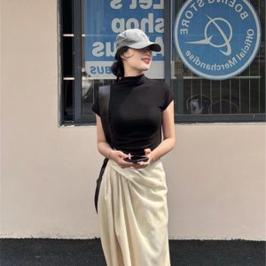 Black High-Neck Short-Sleeve T-Shirt for Women - Slim Fit Elegant Knitted Top, 2024 Summer Style, Trendy Niche Design