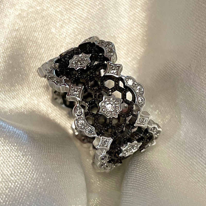 Black Lace Hollow Design Ring for Women with Diamonds – Versatile Light Luxury Finger Ring, 2025 Fashion Trend