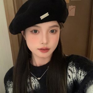 Black Octagonal Painter's Hat Beret for Women - Versatile Autumn Winter Accessory, Flattering Fit for Large Head Circumference