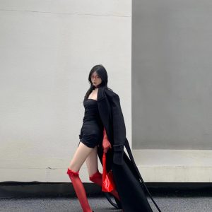 Black Oversized Shoulder Pad Woolen Coat for Women - American Style Spicy Girl Fashion for Autumn & Winter 2024