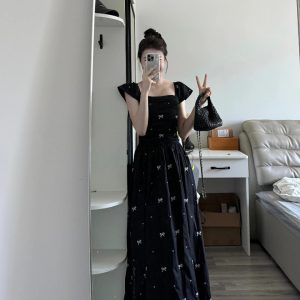 Black Square-Neck Butterfly Embroidered Flying Sleeve Dress - Elegant Waist-Cinching Little Black Dress for Summer 2023