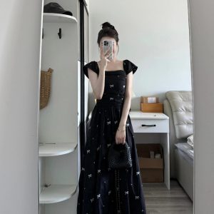 Black Square-Neck Butterfly Embroidered Flying Sleeve Dress - Elegant Waist-Cinching Little Black Dress for Summer 2023