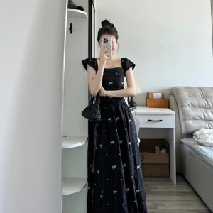 Black Square-Neck Butterfly Embroidered Flying Sleeve Dress - Elegant Waist-Cinching Little Black Dress for Summer 2023