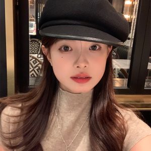 Black Woolen Newsboy Hat for Women - Versatile Octagonal Beret for Autumn and Winter, Vintage Style Painter's Hat