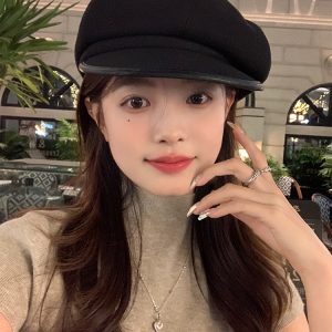 Black Woolen Newsboy Hat for Women - Versatile Octagonal Beret for Autumn and Winter, Vintage Style Painter's Hat