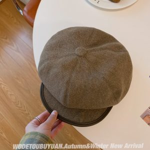 Black Woolen Newsboy Hat for Women - Versatile Octagonal Beret for Autumn and Winter, Vintage Style Painter's Hat