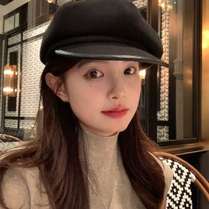 Black Woolen Newsboy Hat for Women - Versatile Octagonal Beret for Autumn and Winter, Vintage Style Painter's Hat