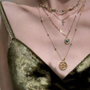 Bohemian Hollow Flower Pendant Necklace for Women, Vintage Multi-Layered Gold Chain Clavicle Accessory