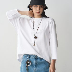 Bone Position Three-Quarter Sleeve T-Shirt - Loose Casual White Top for Everyday Style
