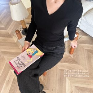 Cashmere Wool Sweater - 4-Color Knitwear with Sophisticated Old Money Vibe, Elegant Style for Fall and Winter Fashion