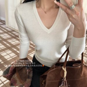 Cashmere Wool Sweater - 4-Color Knitwear with Sophisticated Old Money Vibe, Elegant Style for Fall and Winter Fashion