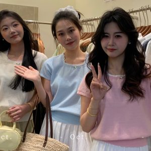 Chic Slim-Fit Short Knitted Sweater for Women - Stylish Age-Reducing Top in High-Quality Knit, Perfect for Y2K and Casual Looks