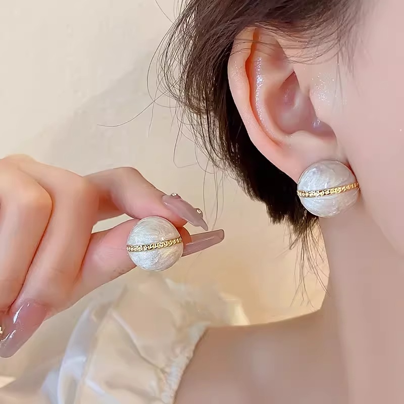 Chic Small Chanel-Style Earrings for Women, Luxury Niche Design, Elegant Parisian Fashion Accessory