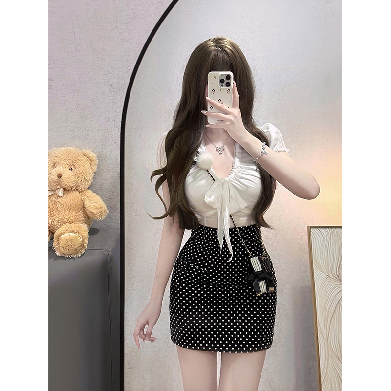 Chic Summer Outfit: White Bow Short-Sleeve Top with Polka Dot Bodycon Skirt - Stylish Spicy Girl Look for a Flirty Vibe