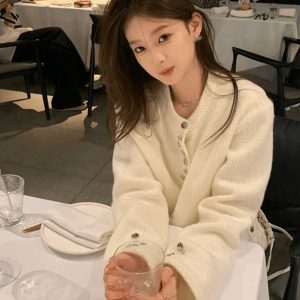 Chic Women's Short Cardigan Jacket, Korean Style, Elegant Round Neck, Loose Fit, High-Quality for Early Autumn Fashion
