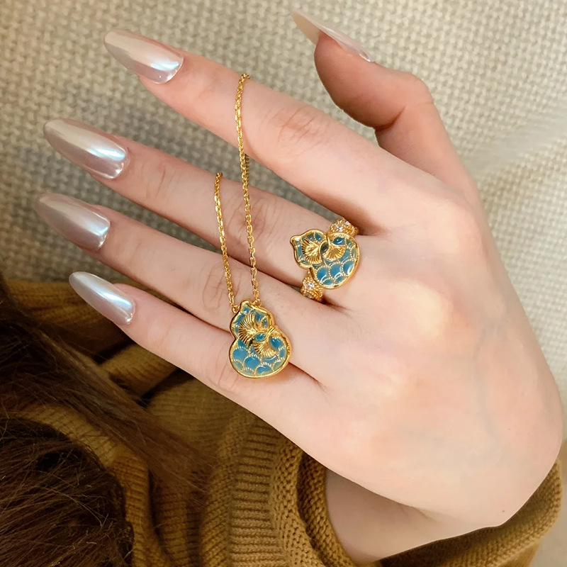 Chinese-Style Antique Enamel Celadon Gourd Pendant Necklace for Women - 2025 Light Luxury Versatile Accessory