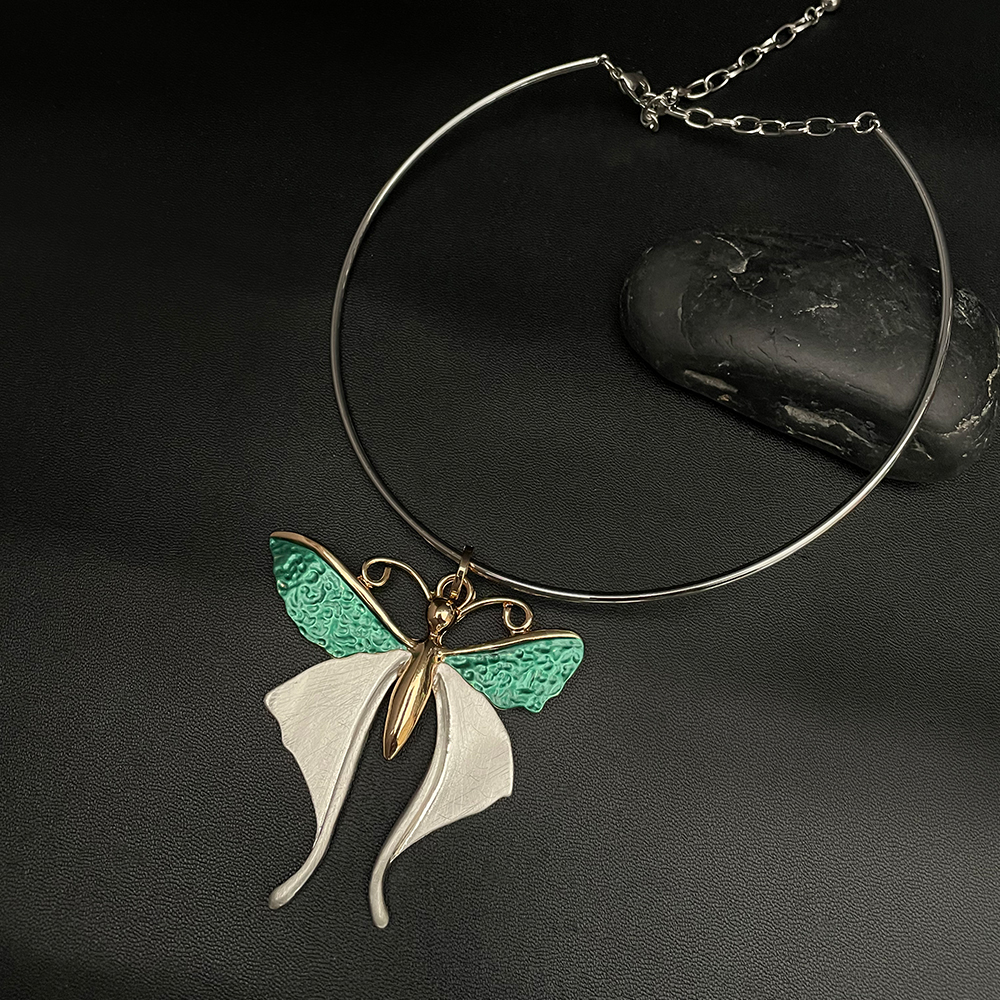Chinese-Style Butterfly Necklace for Women, High-End Ancient Wind Collar Design, Personalized Summer Accessory