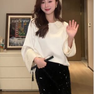 Chinese-Style Buttoned Shirt for Women - Loose Fit, Unique National Design, Spring Fashion Top