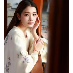 Chinese-Style Printed Jacket for Women - Unique Age-Reducing Design, White National Wind Shirt, Trendy Fashion Top