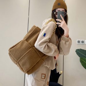 Chunky Chain Tote Bag for Women - European Style Winter Wool Casual Handheld Large Bag - Versatile Fashion Accessory