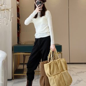 Chunky Chain Tote Bag for Women - European Style Winter Wool Casual Handheld Large Bag - Versatile Fashion Accessory