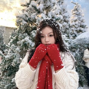 Chunky Knit Vintage Red Scarf and Gloves Set | Cozy Winter Accessories | 90s Inspired Fashion Statement