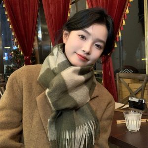 Classic Plaid Color-Blocking Warm Scarf - Versatile High-End Neck Gaiter for Autumn and Winter in Korean Style