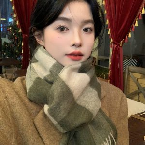 Classic Plaid Color-Blocking Warm Scarf - Versatile High-End Neck Gaiter for Autumn and Winter in Korean Style