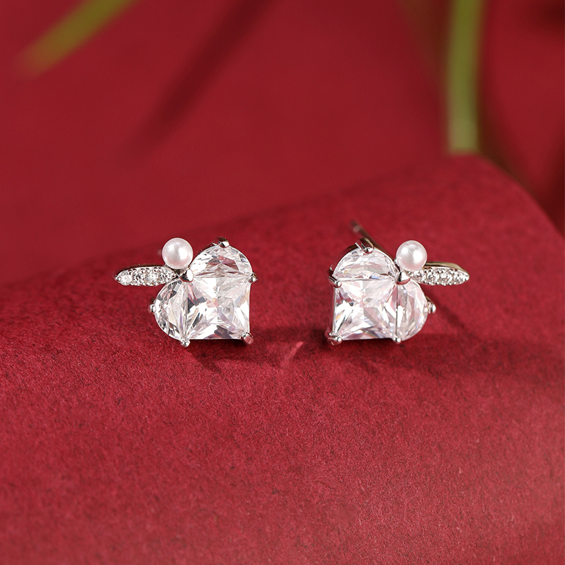 Classy 925 Sterling Silver Heart Diamond Stud Earrings with Pearl Accents for Women, Elegant Fashion Jewelry