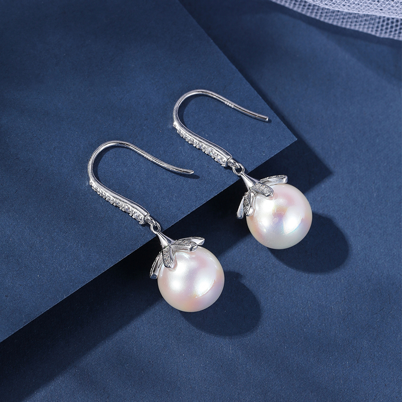 Classy Natural Freshwater Pearl Earrings for Women, Diamond-Studded Silver Studs, Elegant High-End Design