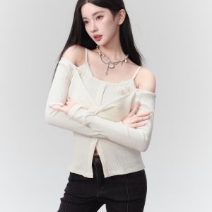 Cocoa Sweet Tea Pure Desire Off-Shoulder Knitted Top - Slim Fit Fake Two-Piece Style, Trendy Y2K Fashion, Perfect for Casual Wear
